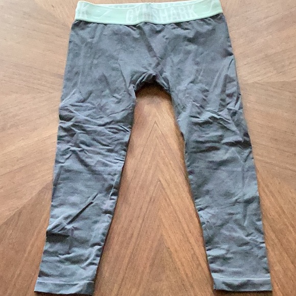 Gymshark Pants - EUC Gymshark Capri Tights